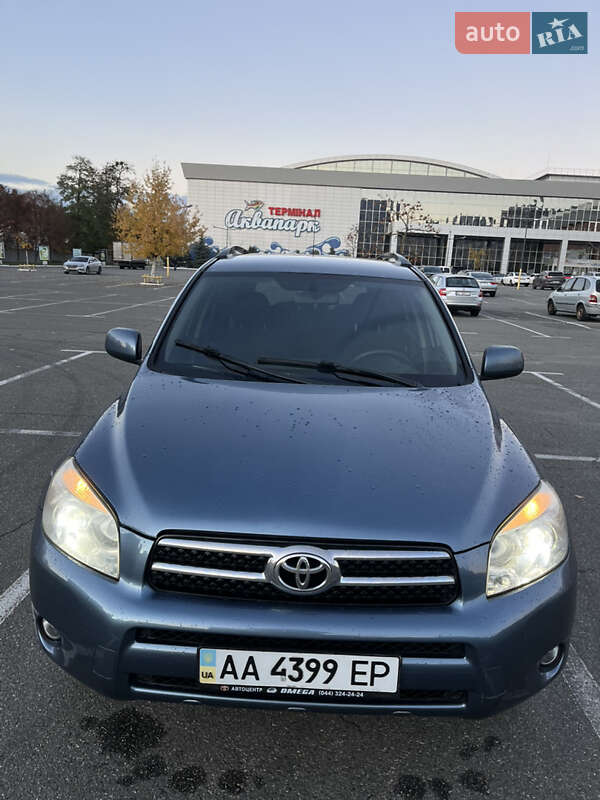 Внедорожник / Кроссовер Toyota RAV4 2008 в Киеве