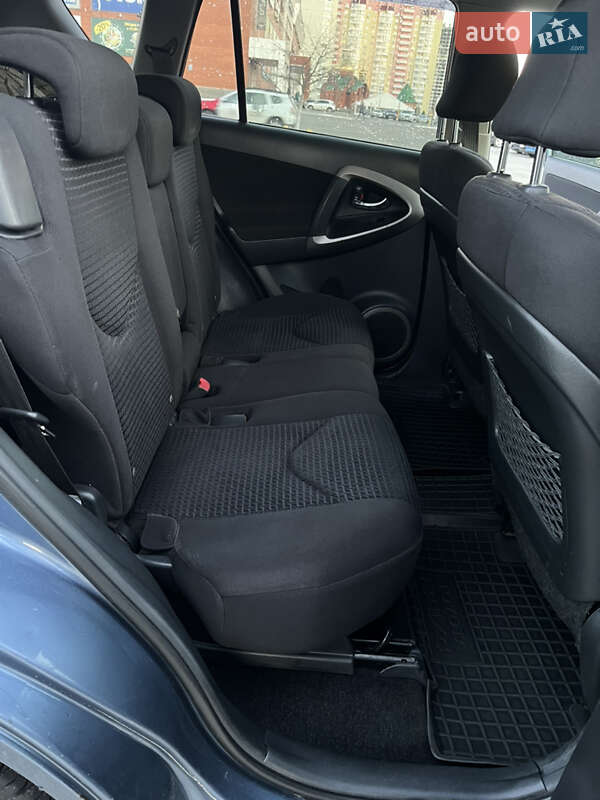 Внедорожник / Кроссовер Toyota RAV4 2008 в Киеве