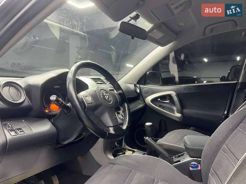 Внедорожник / Кроссовер Toyota RAV4 2007 в Черновцах