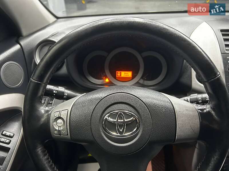 Внедорожник / Кроссовер Toyota RAV4 2007 в Черновцах