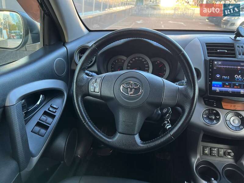 Внедорожник / Кроссовер Toyota RAV4 2008 в Киеве