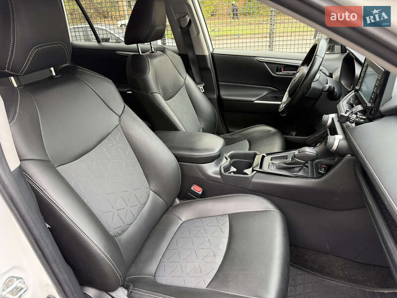 Внедорожник / Кроссовер Toyota RAV4 2019 в Запорожье