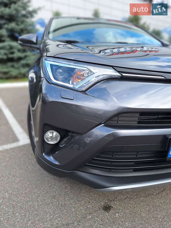Внедорожник / Кроссовер Toyota RAV4 2018 в Киеве