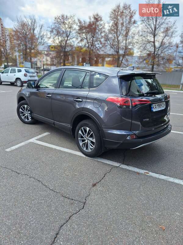 Внедорожник / Кроссовер Toyota RAV4 2018 в Киеве
