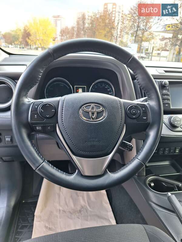 Внедорожник / Кроссовер Toyota RAV4 2018 в Киеве