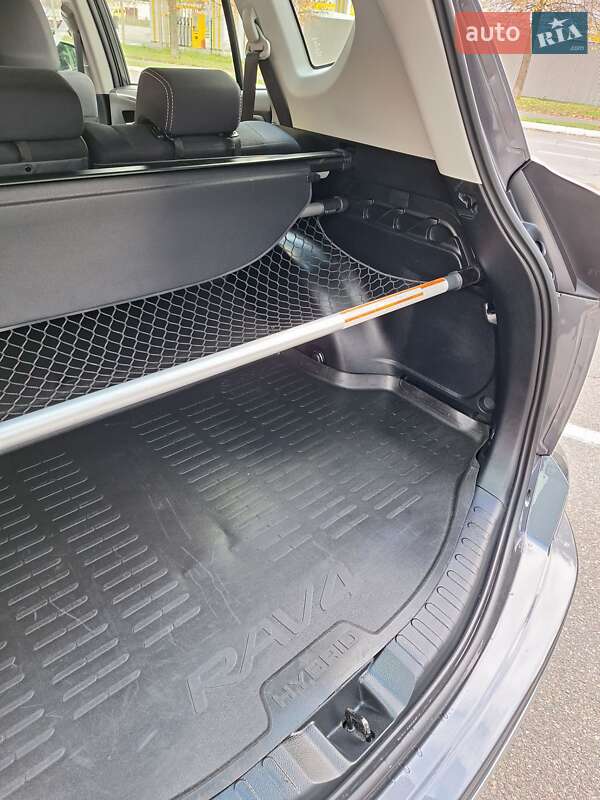 Внедорожник / Кроссовер Toyota RAV4 2018 в Киеве