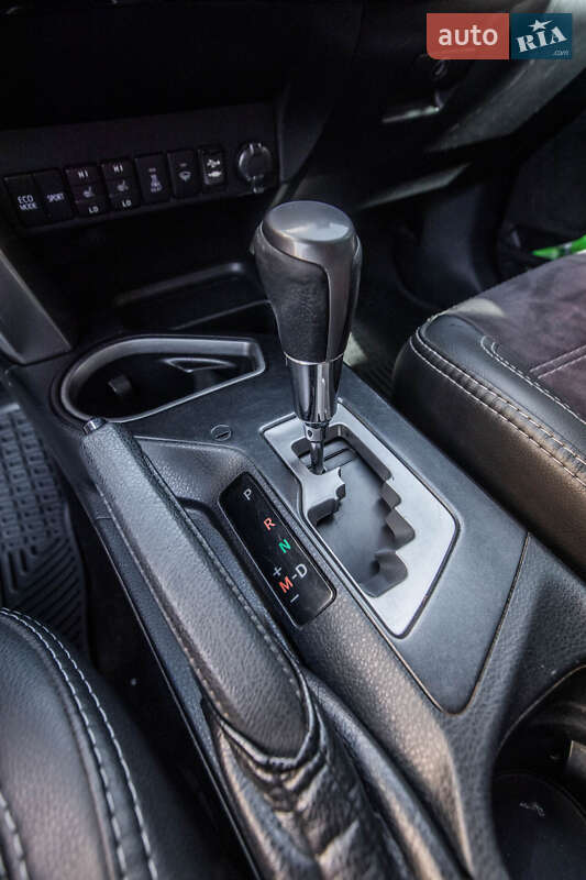 Внедорожник / Кроссовер Toyota RAV4 2017 в Киеве фото 11 Внедорожник / Кроссовер Toyota RAV4 2017 в Киеве