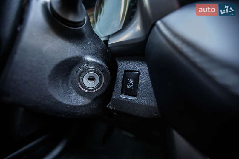 Внедорожник / Кроссовер Toyota RAV4 2017 в Киеве фото 16 Внедорожник / Кроссовер Toyota RAV4 2017 в Киеве