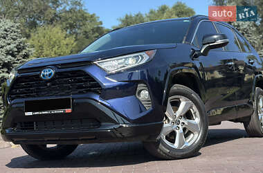 Позашляховик / Кросовер Toyota RAV4 2021 в Дніпрі