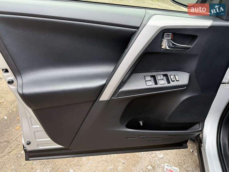 Внедорожник / Кроссовер Toyota RAV4 2015 в Днепре