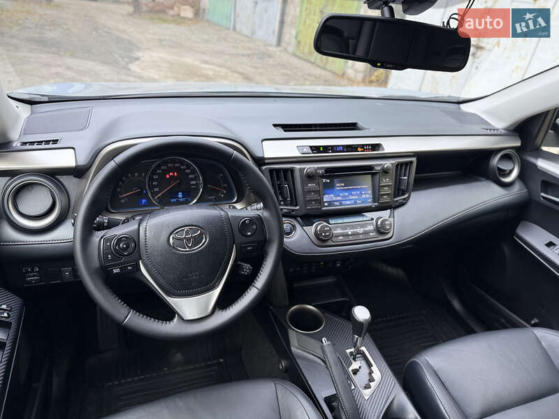 Внедорожник / Кроссовер Toyota RAV4 2015 в Днепре
