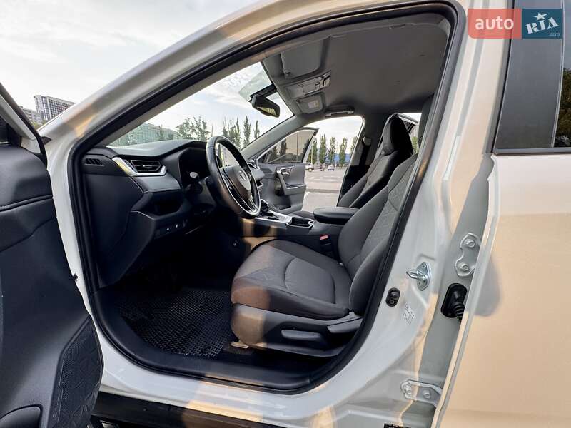 Внедорожник / Кроссовер Toyota RAV4 2019 в Киеве фото 28 Внедорожник / Кроссовер Toyota RAV4 2019 в Киеве