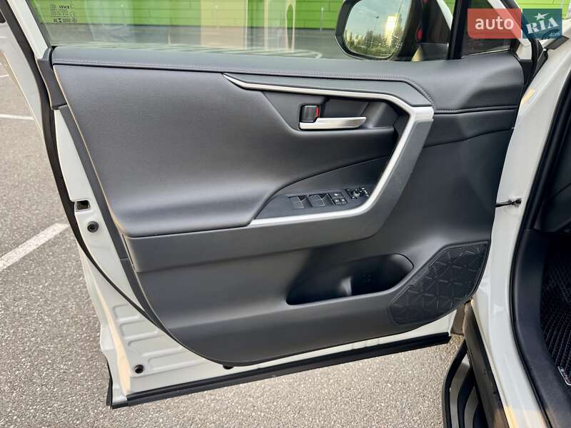 Внедорожник / Кроссовер Toyota RAV4 2019 в Киеве фото 34 Внедорожник / Кроссовер Toyota RAV4 2019 в Киеве