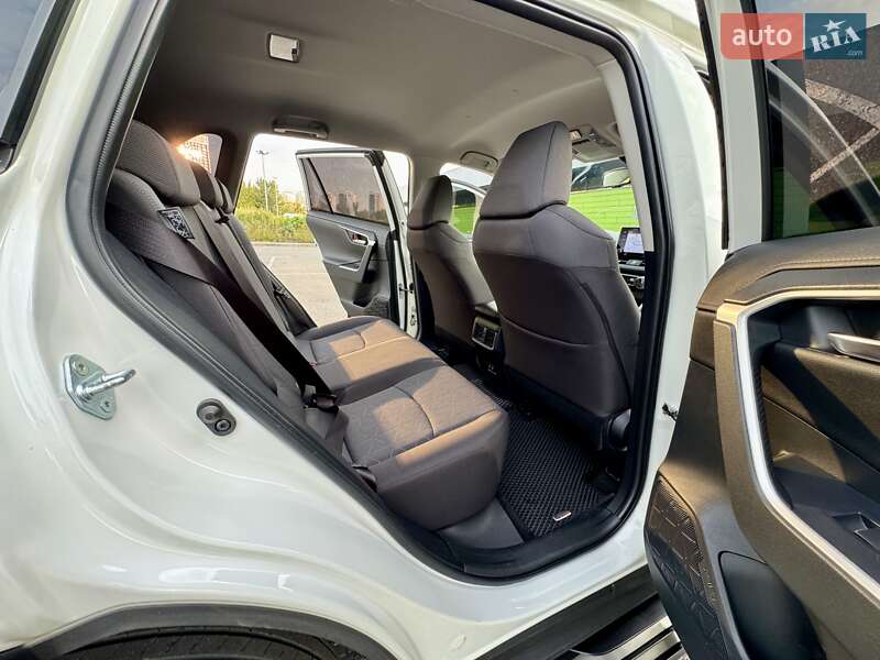 Внедорожник / Кроссовер Toyota RAV4 2019 в Киеве фото 39 Внедорожник / Кроссовер Toyota RAV4 2019 в Киеве