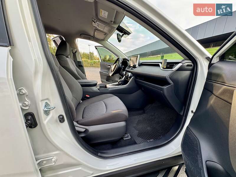 Внедорожник / Кроссовер Toyota RAV4 2019 в Киеве фото 43 Внедорожник / Кроссовер Toyota RAV4 2019 в Киеве