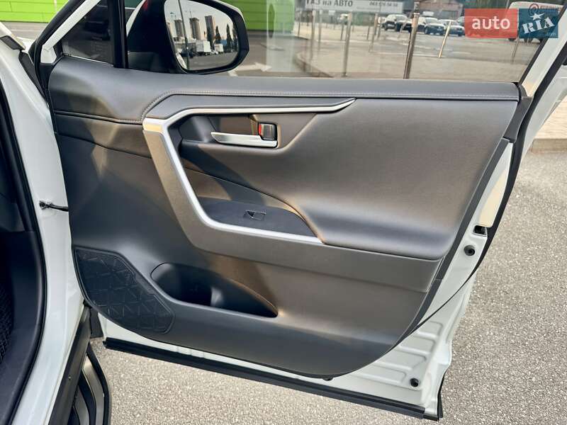 Внедорожник / Кроссовер Toyota RAV4 2019 в Киеве фото 45 Внедорожник / Кроссовер Toyota RAV4 2019 в Киеве