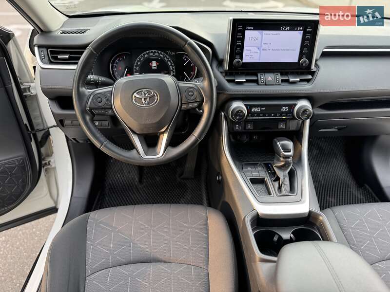 Внедорожник / Кроссовер Toyota RAV4 2019 в Киеве фото 47 Внедорожник / Кроссовер Toyota RAV4 2019 в Киеве
