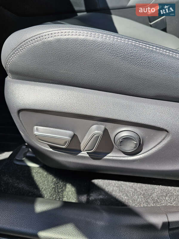 Внедорожник / Кроссовер Toyota RAV4 2023 в Киеве