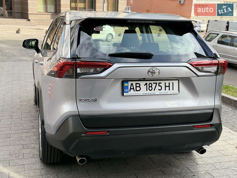 Внедорожник / Кроссовер Toyota RAV4 2019 в Киеве