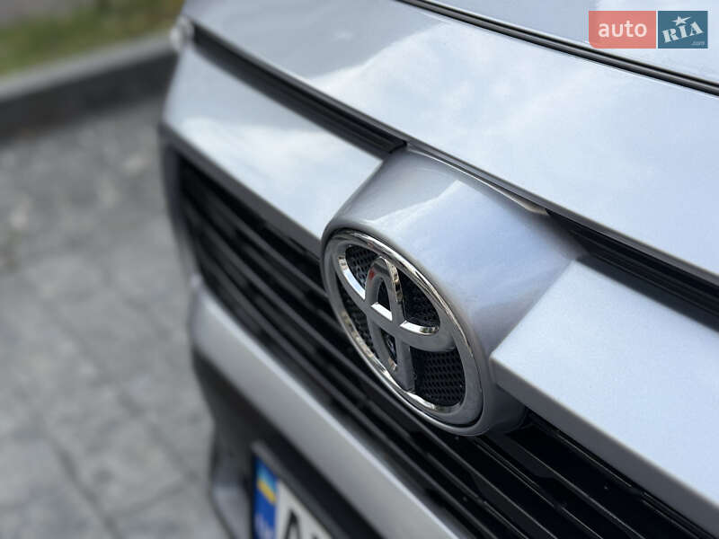 Внедорожник / Кроссовер Toyota RAV4 2019 в Киеве