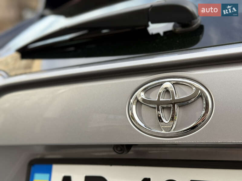 Внедорожник / Кроссовер Toyota RAV4 2019 в Киеве