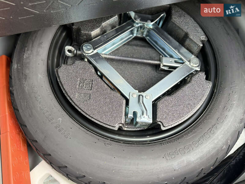 Внедорожник / Кроссовер Toyota RAV4 2019 в Киеве