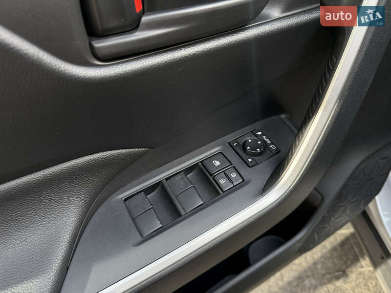 Внедорожник / Кроссовер Toyota RAV4 2019 в Киеве