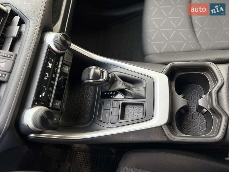 Внедорожник / Кроссовер Toyota RAV4 2019 в Киеве