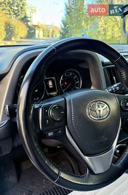 Позашляховик / Кросовер Toyota RAV4 2016 в Івано-Франківську