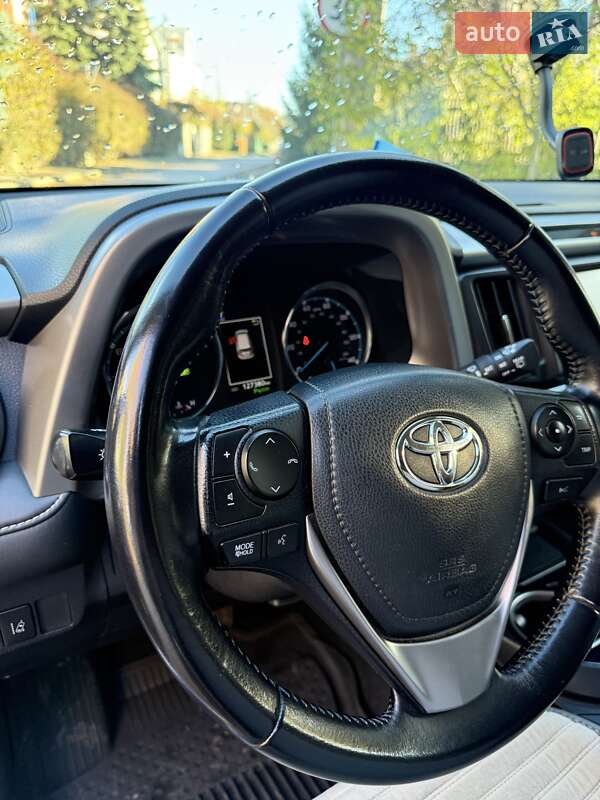 Внедорожник / Кроссовер Toyota RAV4 2016 в Ивано-Франковске