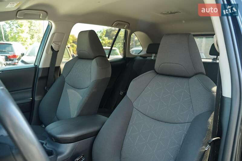 Позашляховик / Кросовер Toyota RAV4 2020 в Чернівцях фото 29 Позашляховик / Кросовер Toyota RAV4 2020 в Чернівцях
