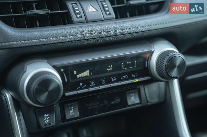 Позашляховик / Кросовер Toyota RAV4 2020 в Чернівцях фото 25 Позашляховик / Кросовер Toyota RAV4 2020 в Чернівцях