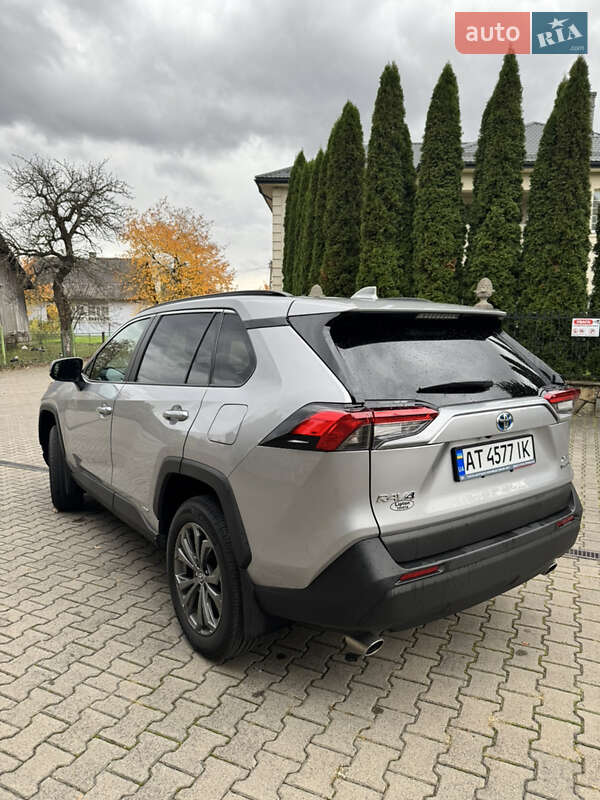 Позашляховик / Кросовер Toyota RAV4 2024 в Надвірній