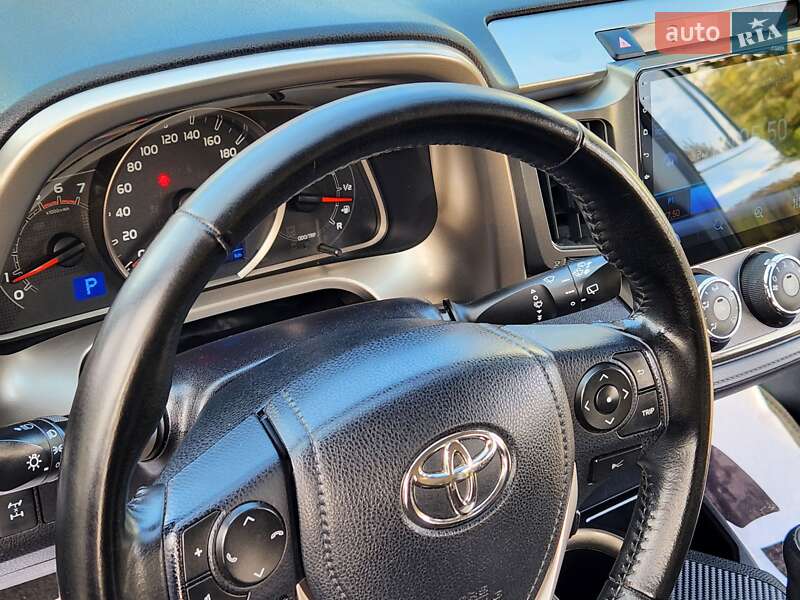 Внедорожник / Кроссовер Toyota RAV4 2015 в Виннице