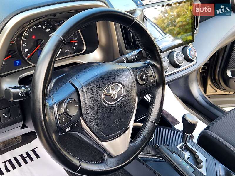 Внедорожник / Кроссовер Toyota RAV4 2015 в Виннице