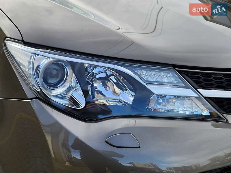 Внедорожник / Кроссовер Toyota RAV4 2015 в Виннице