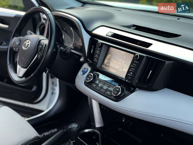 Позашляховик / Кросовер Toyota RAV4 2016 в Одесі фото 32 Позашляховик / Кросовер Toyota RAV4 2016 в Одесі