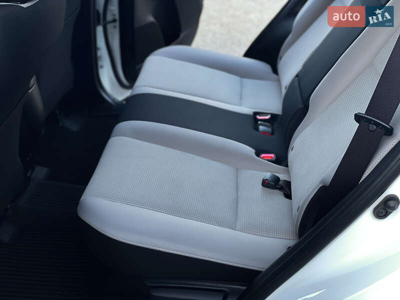 Позашляховик / Кросовер Toyota RAV4 2016 в Одесі фото 39 Позашляховик / Кросовер Toyota RAV4 2016 в Одесі