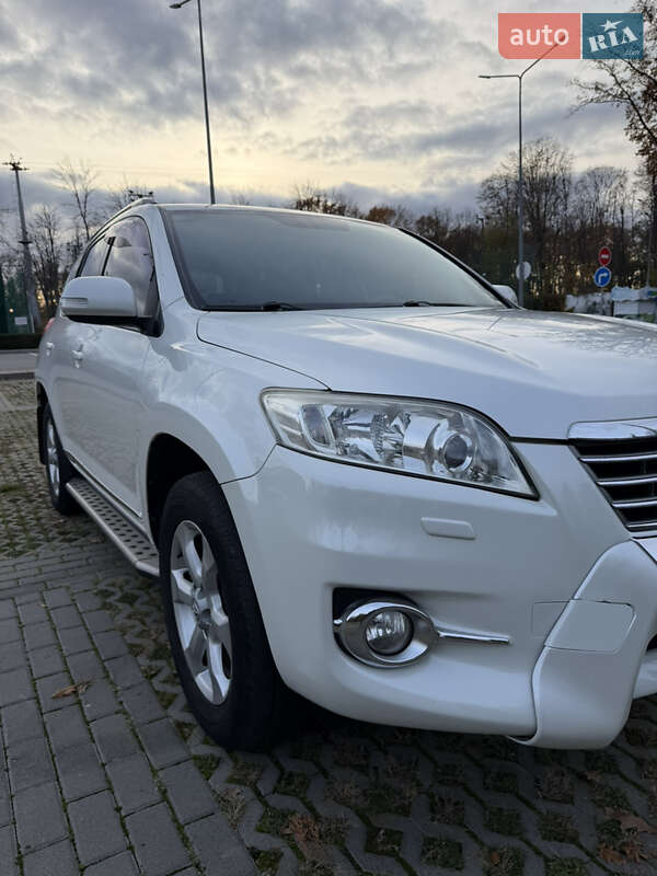 Внедорожник / Кроссовер Toyota RAV4 2011 в Харькове