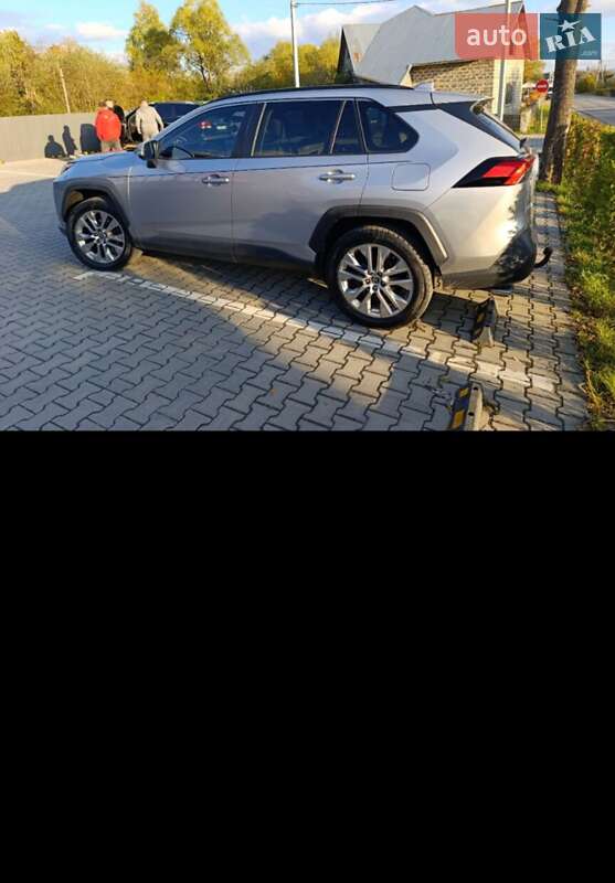 Внедорожник / Кроссовер Toyota RAV4 2021 в Косове