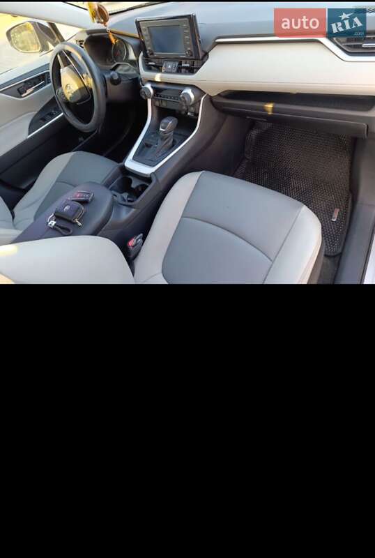 Внедорожник / Кроссовер Toyota RAV4 2021 в Косове