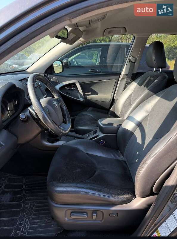 Внедорожник / Кроссовер Toyota RAV4 2011 в Хмельницком