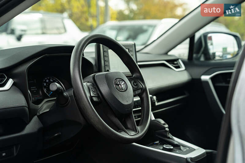 Позашляховик / Кросовер Toyota RAV4 2019 в Чернівцях