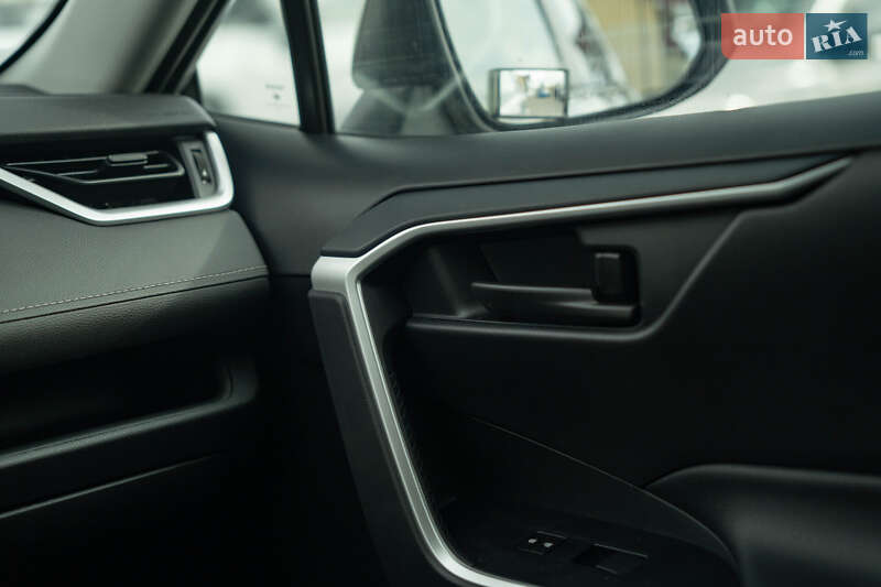 Позашляховик / Кросовер Toyota RAV4 2019 в Чернівцях