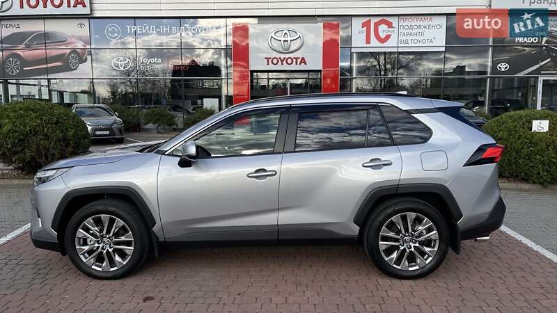 Внедорожник / Кроссовер Toyota RAV4 2024 в Хмельницком