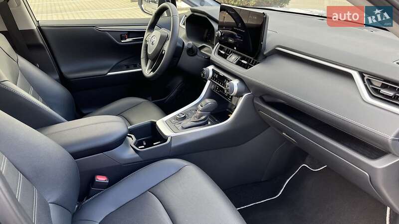 Внедорожник / Кроссовер Toyota RAV4 2024 в Хмельницком