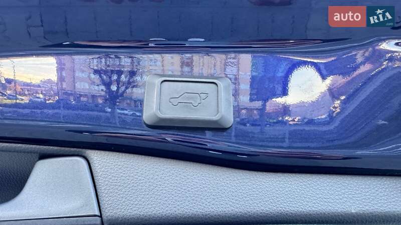 Внедорожник / Кроссовер Toyota RAV4 2019 в Ивано-Франковске