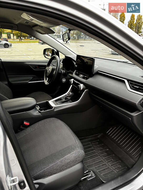 Внедорожник / Кроссовер Toyota RAV4 2023 в Киеве фото 16 Внедорожник / Кроссовер Toyota RAV4 2023 в Киеве
