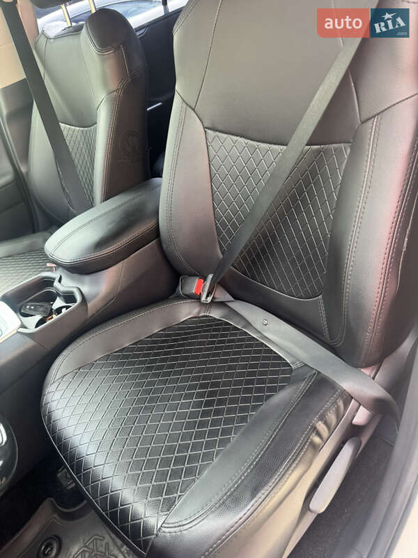 Внедорожник / Кроссовер Toyota RAV4 2018 в Киеве