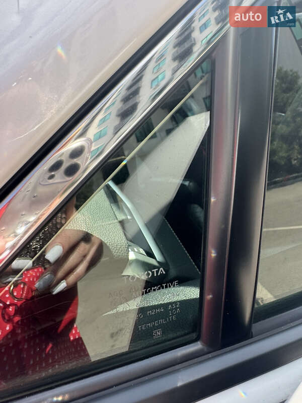 Внедорожник / Кроссовер Toyota RAV4 2018 в Киеве